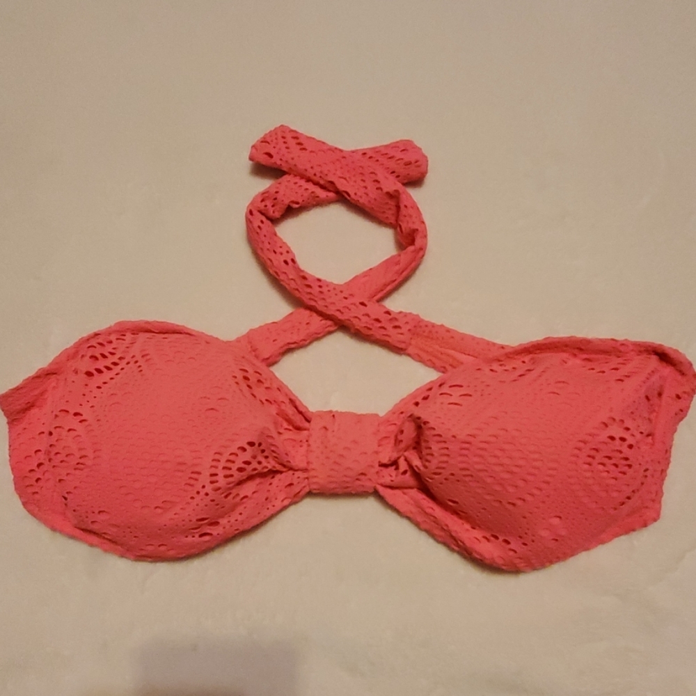 Xhilaration  swimsuit top. Very pretty